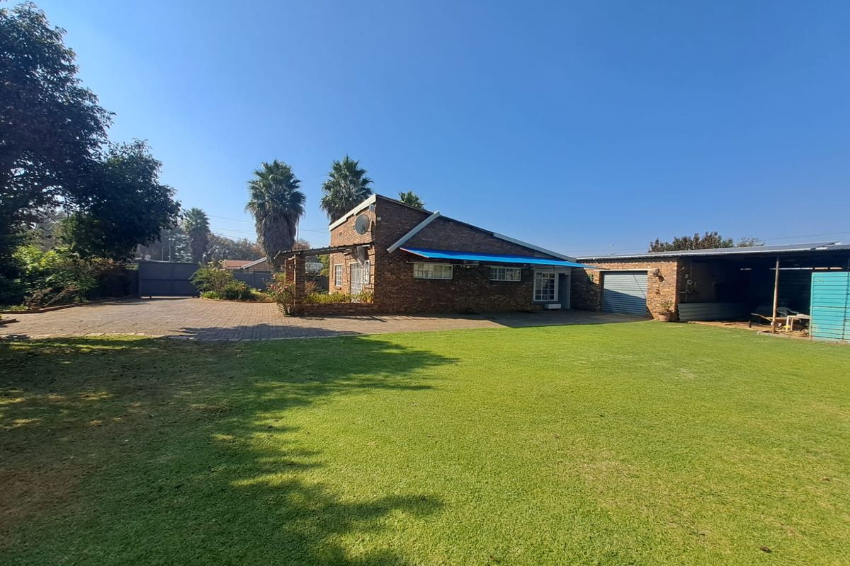 DOUBLE THE VALUE – ONE INCREDIBLE PROPERTY IN MEYERTON CENTRAL! - Photo 2