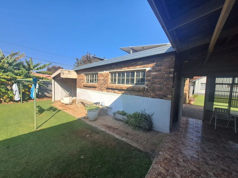 DOUBLE THE VALUE – ONE INCREDIBLE PROPERTY IN MEYERTON CENTRAL! - Photo 9