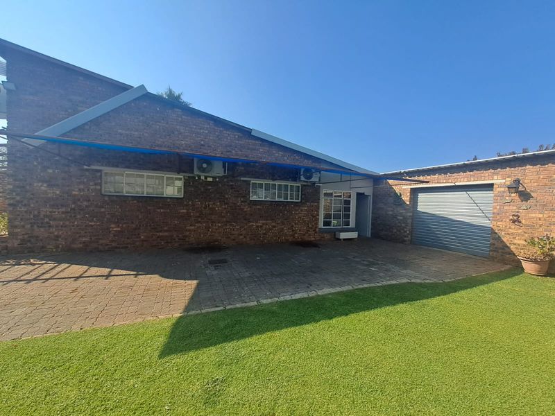 DOUBLE THE VALUE – ONE INCREDIBLE PROPERTY IN MEYERTON CENTRAL! - Photo 7
