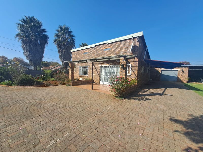 DOUBLE THE VALUE – ONE INCREDIBLE PROPERTY IN MEYERTON CENTRAL! - Photo 4