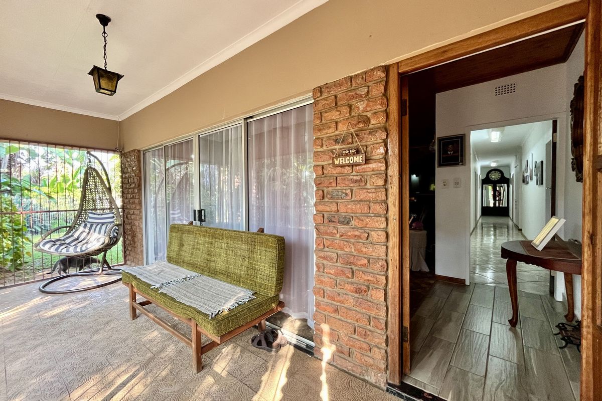 “Spacious Dual‐Living Home with Solar Power, Back-up Water & Entertainment Haven - Photo 3