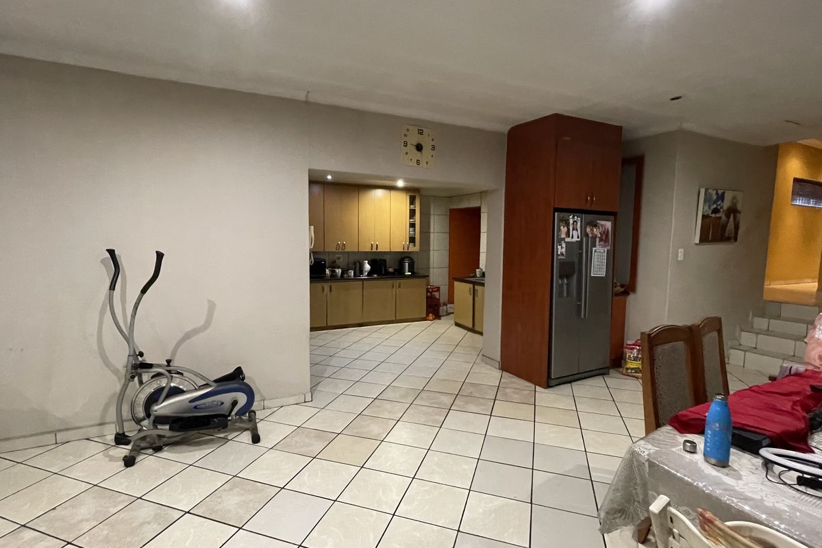 Prime area - family home for sale in Meno Park - Photo 5