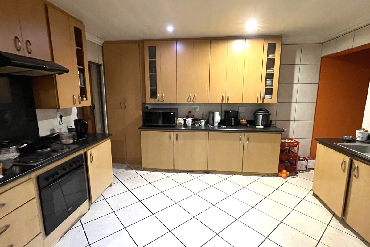 Prime area - family home for sale in Meno Park - Photo 3