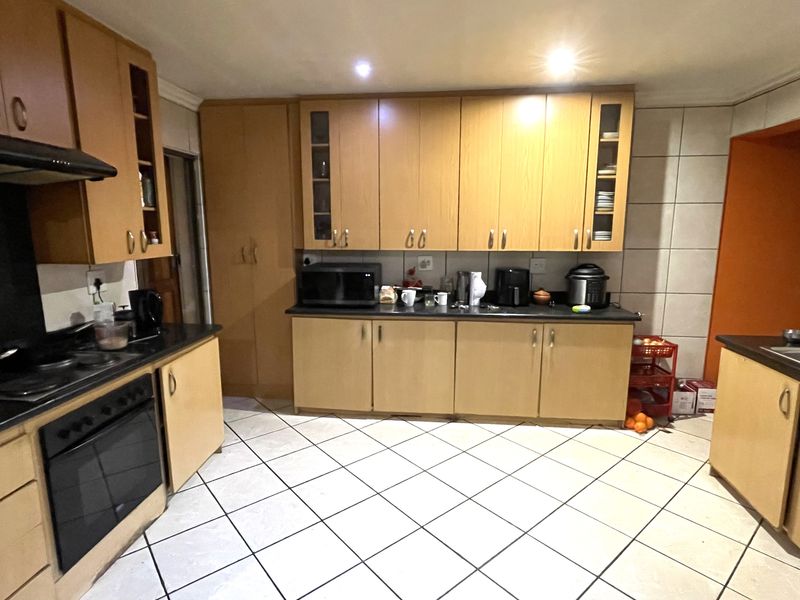 Prime area - family home for sale in Meno Park - Photo 3