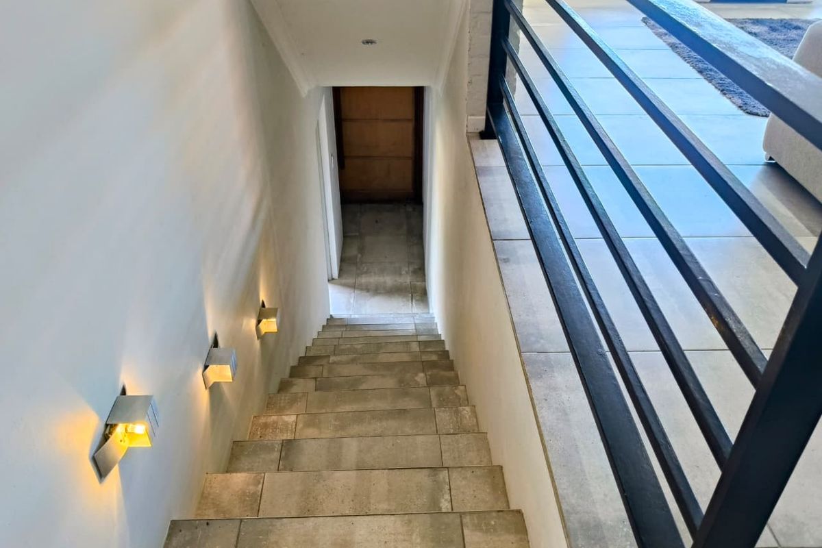 Modern family home - Photo 2