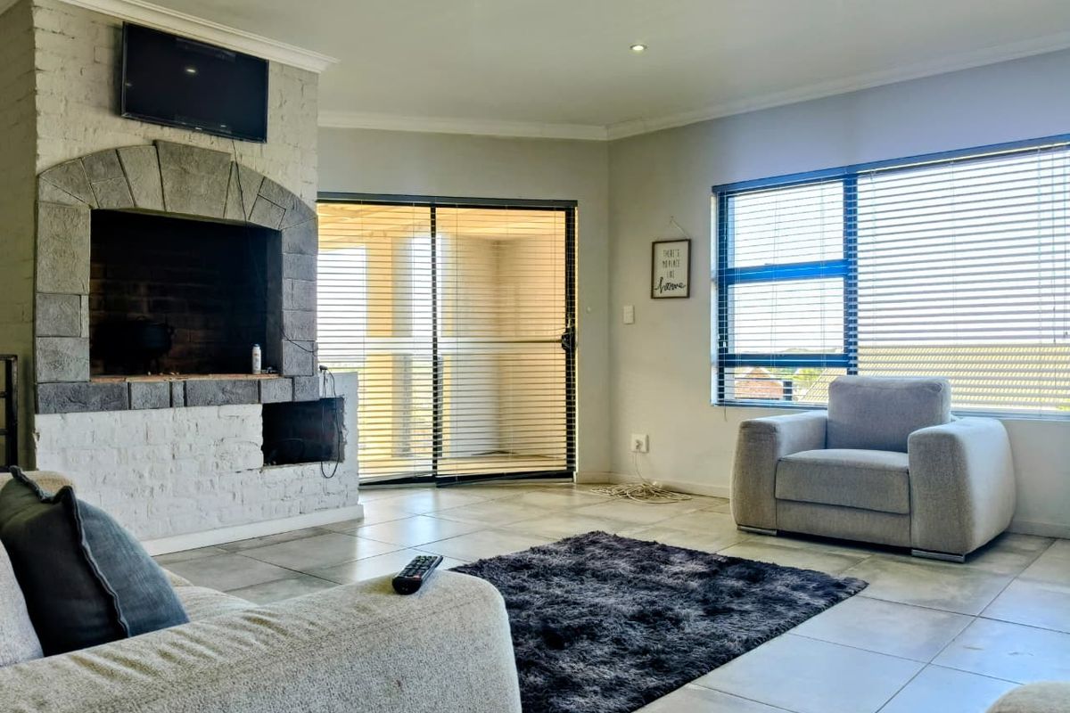 Modern family home - Photo 5