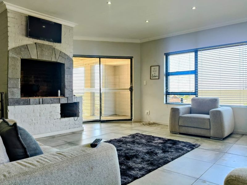Modern family home - Photo 5
