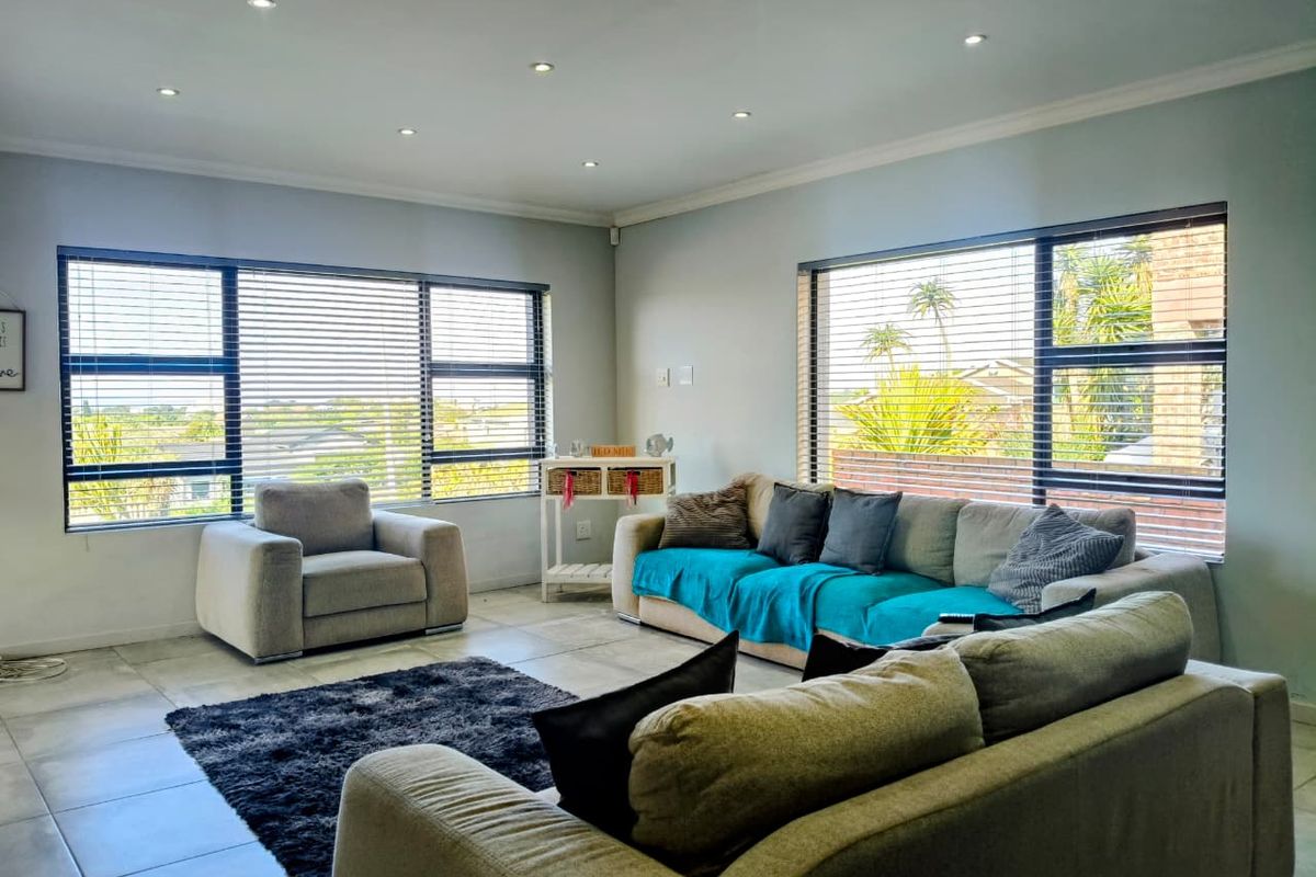 Modern family home - Photo 4