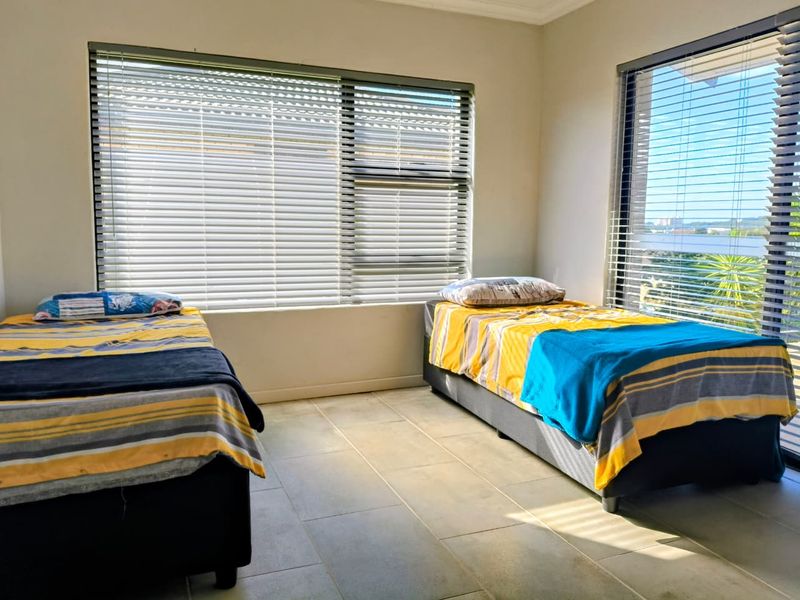 Modern family home - Photo 10