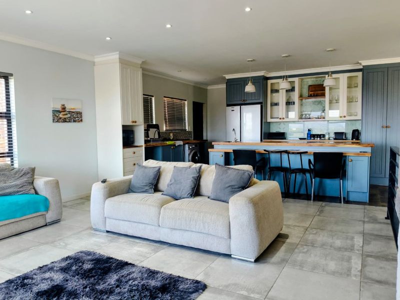 Modern family home - Photo 6
