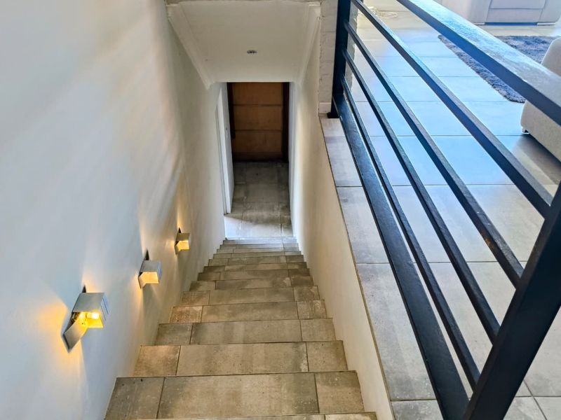 Modern family home - Photo 2
