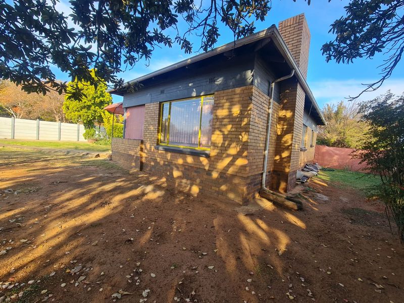 FOR SALE – CW6 | Spacious Family Home - Photo 1