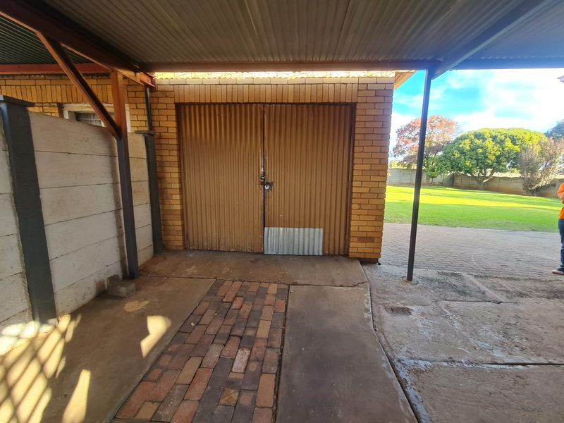 FOR SALE – CW6 | Spacious Family Home - Photo 4
