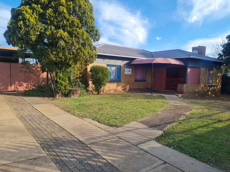 FOR SALE – CW6 | Spacious Family Home - Photo 2