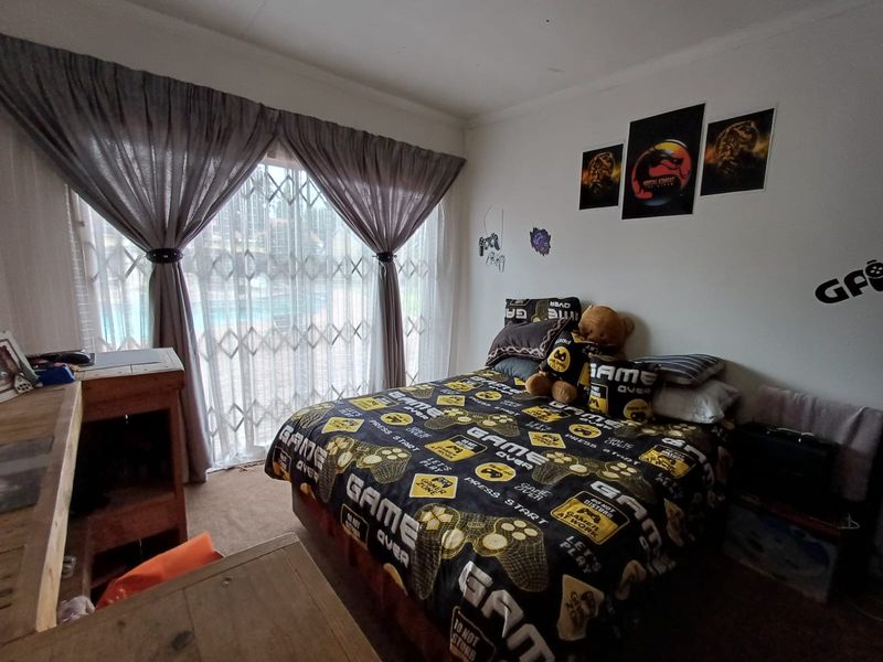 SE 6 Family Home Up For Grabs - Photo 8