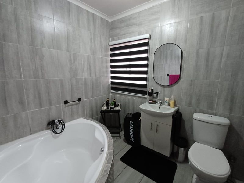 SE 6 Family Home Up For Grabs - Photo 3