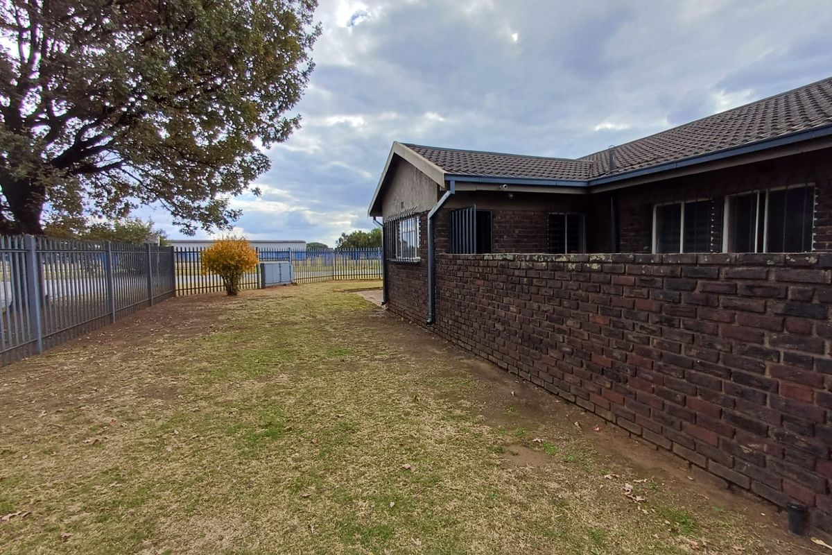 SE 6 Family Home Up For Grabs - Photo 4