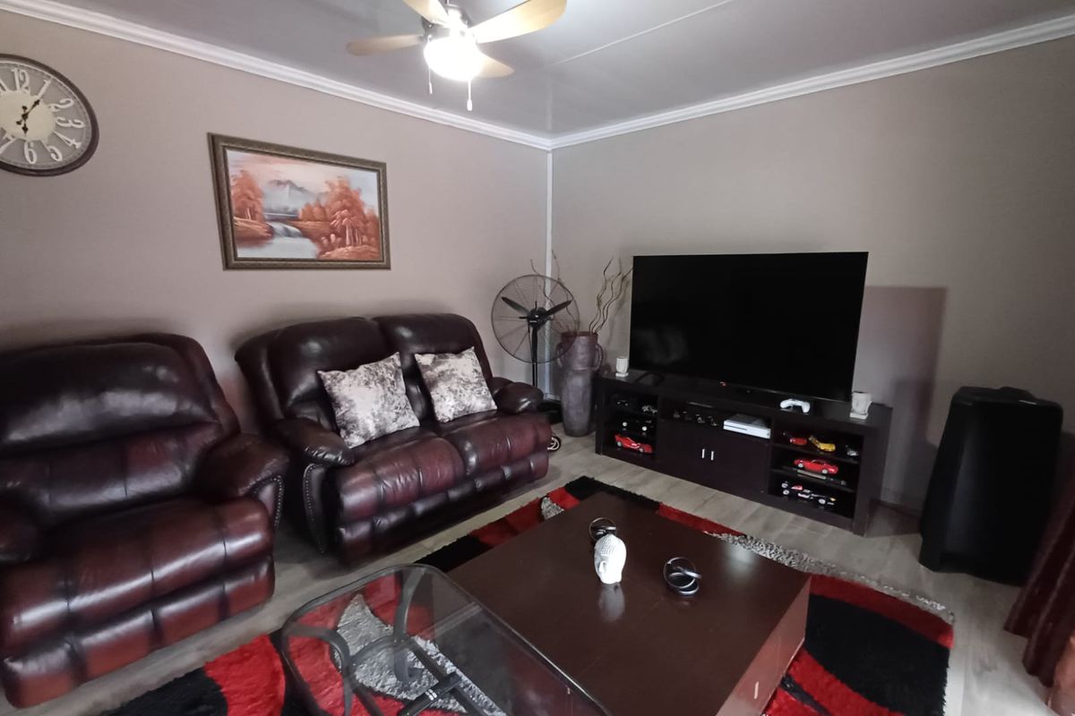 SE 6 Family Home Up For Grabs - Photo 5