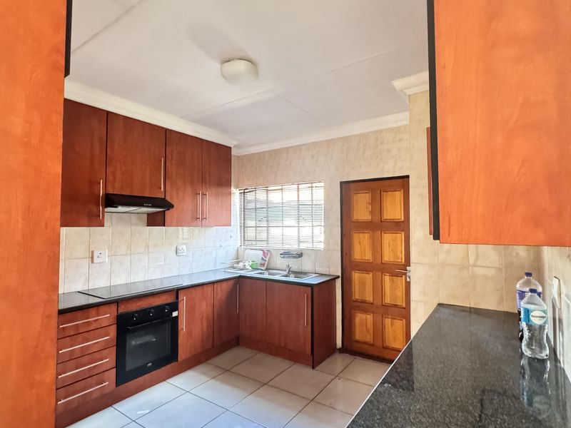 Charming 3 Bedroom Family Home with Spacious Yard and Drive-Through Garage in Ext 18 - Photo 3