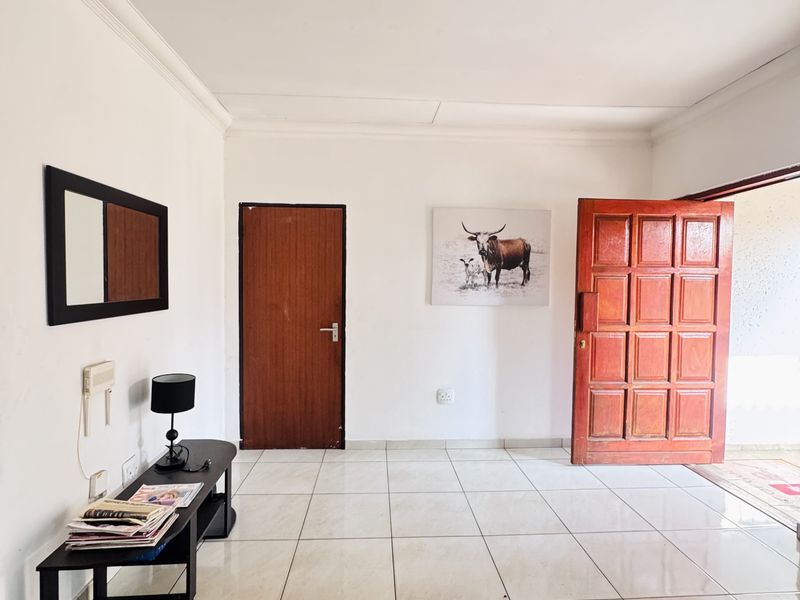 Charming 3 Bedroom Family Home with Spacious Yard and Drive-Through Garage in Ext 18 - Photo 8