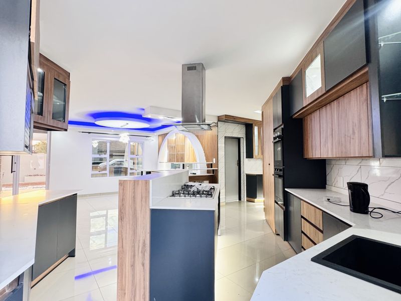 Sophisticated Family Living with Unmatched Style - Photo 3
