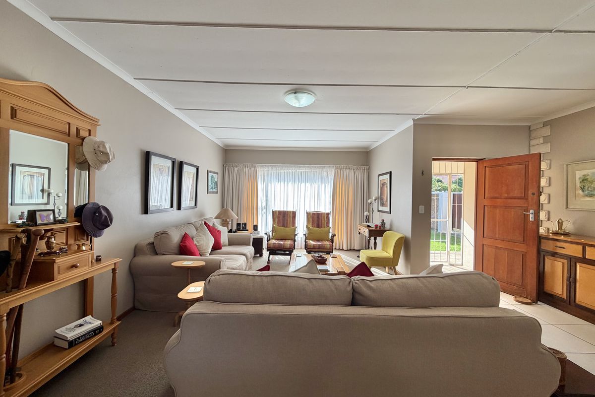 Family home in Boskloof, Humansdop - Photo 4