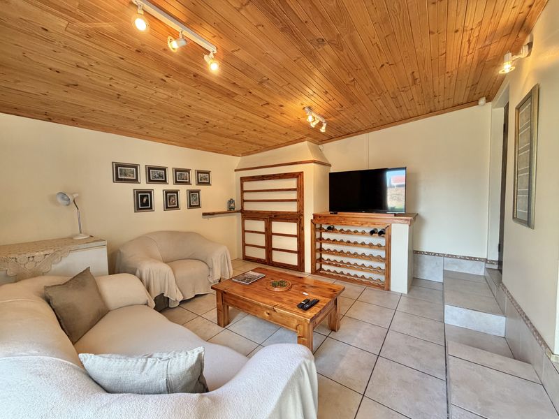 Family home in Boskloof, Humansdop - Photo 10