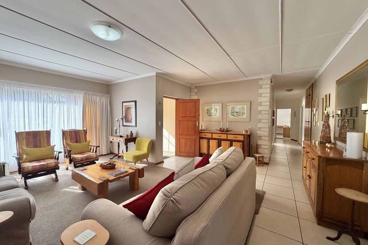 Family home in Boskloof, Humansdop - Photo 3