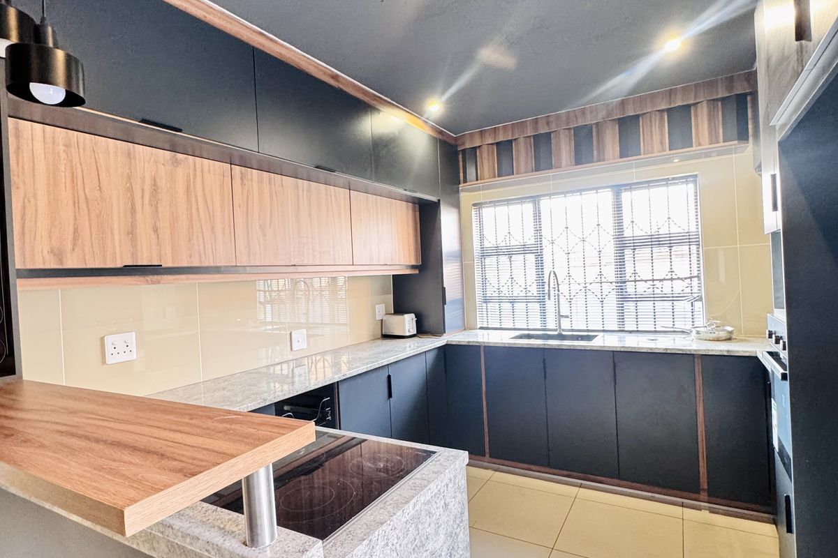 Elegant 5 Bedroom Double-Storey Home with Cinema Room, Office and Premium Security Features - Photo 5
