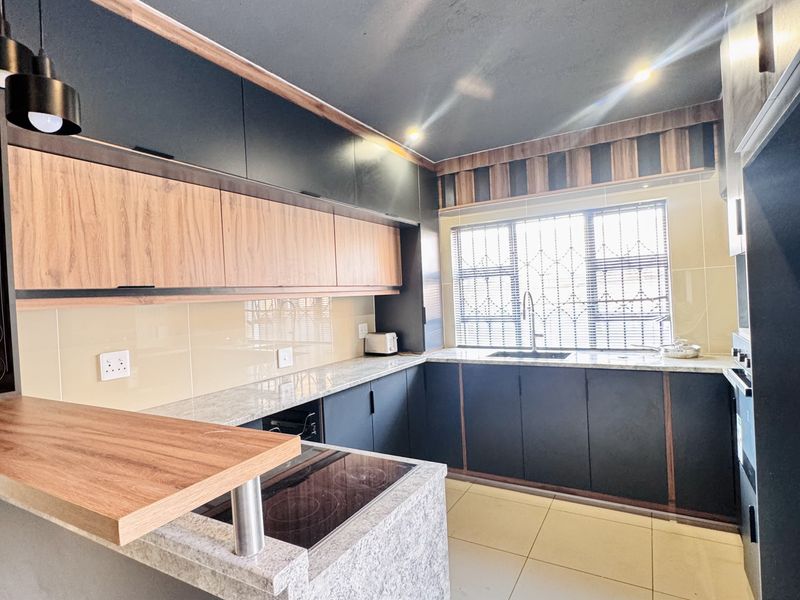 Elegant 5 Bedroom Double-Storey Home with Cinema Room, Office and Premium Security Features - Photo 5