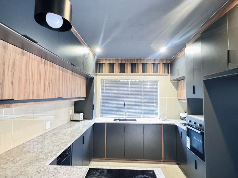 Elegant 5 Bedroom Double-Storey Home with Cinema Room, Office and Premium Security Features - Photo 6