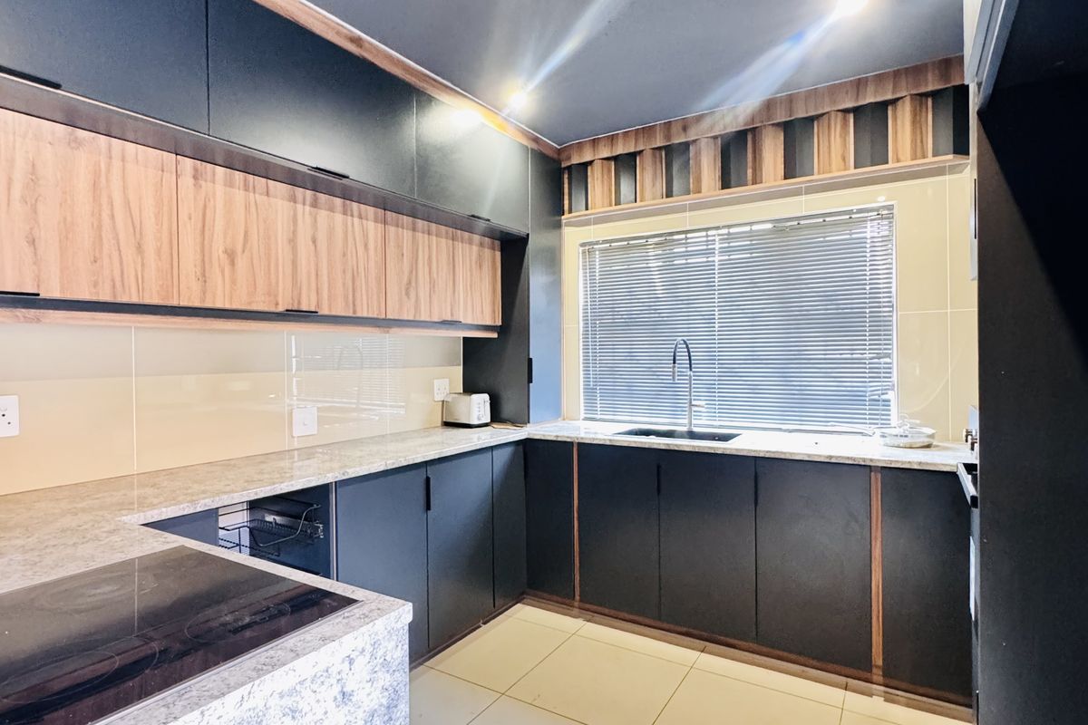 Elegant 5 Bedroom Double-Storey Home with Cinema Room, Office and Premium Security Features - Photo 4