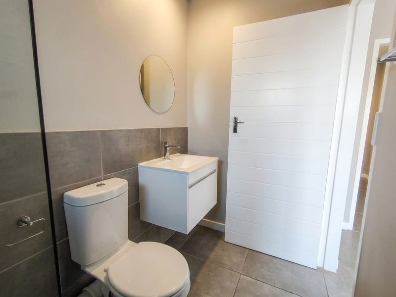 Modern 1 Bed 1 Bath FOR SALE! - Photo 9