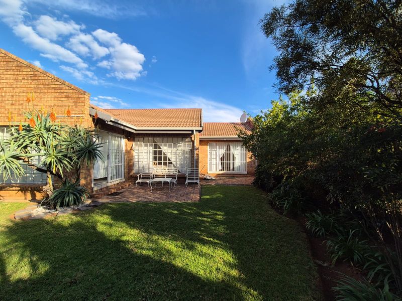 !Perfect Priced in a Secured Area! - Photo 8