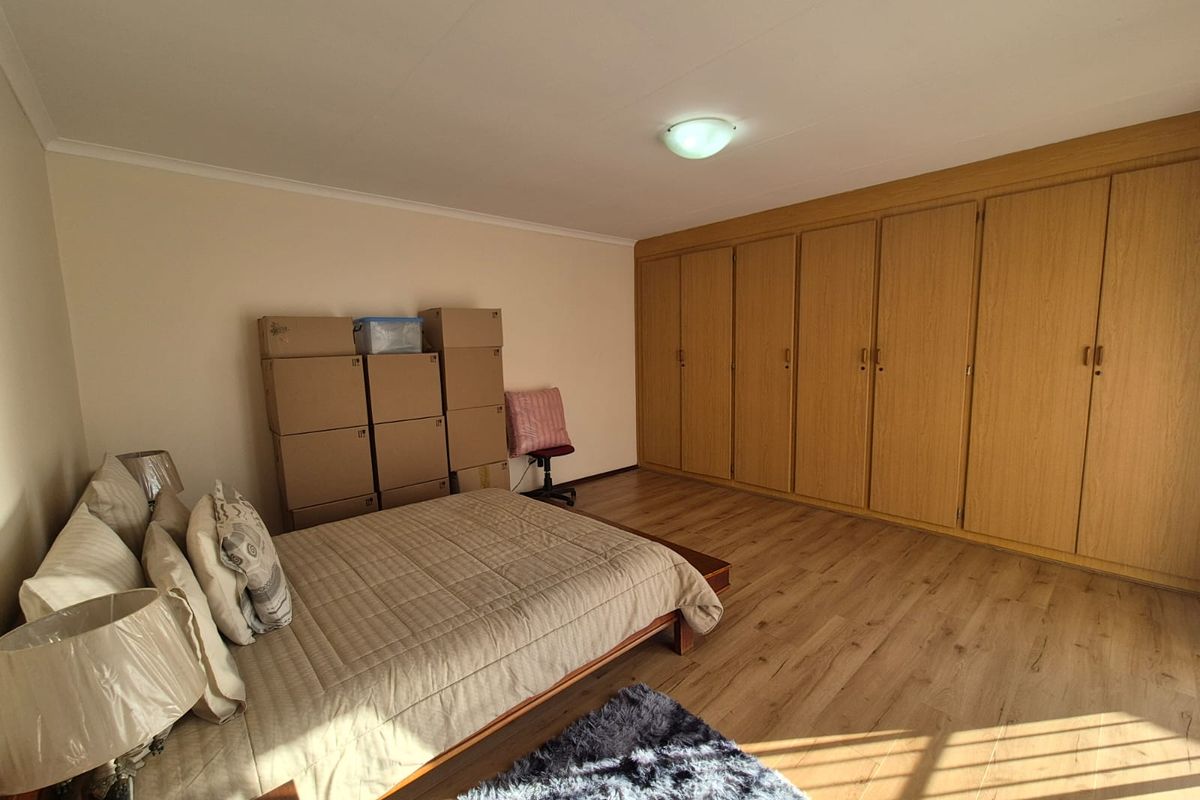!Perfect Priced in a Secured Area! - Photo 5