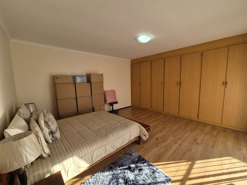 !Perfect Priced in a Secured Area! - Photo 5
