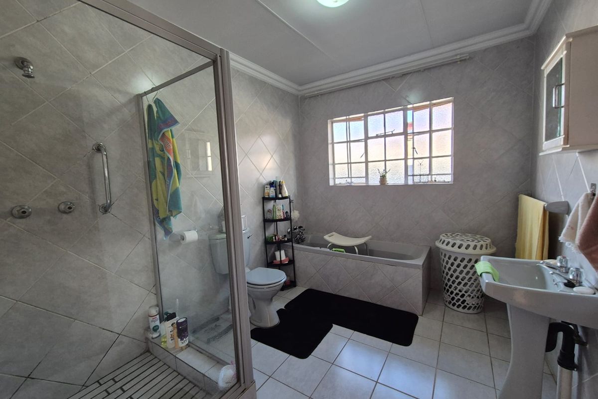 !Perfect Priced in a Secured Area! - Photo 3