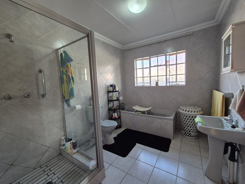 !Perfect Priced in a Secured Area! - Photo 3