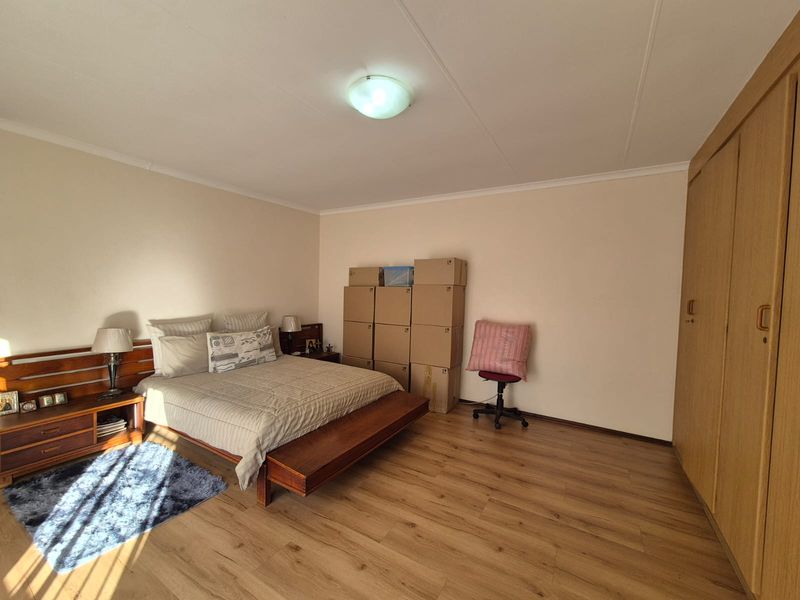 !Perfect Priced in a Secured Area! - Photo 9