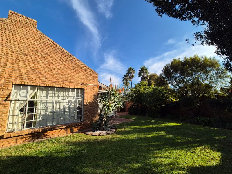 !Perfect Priced in a Secured Area! - Photo 10