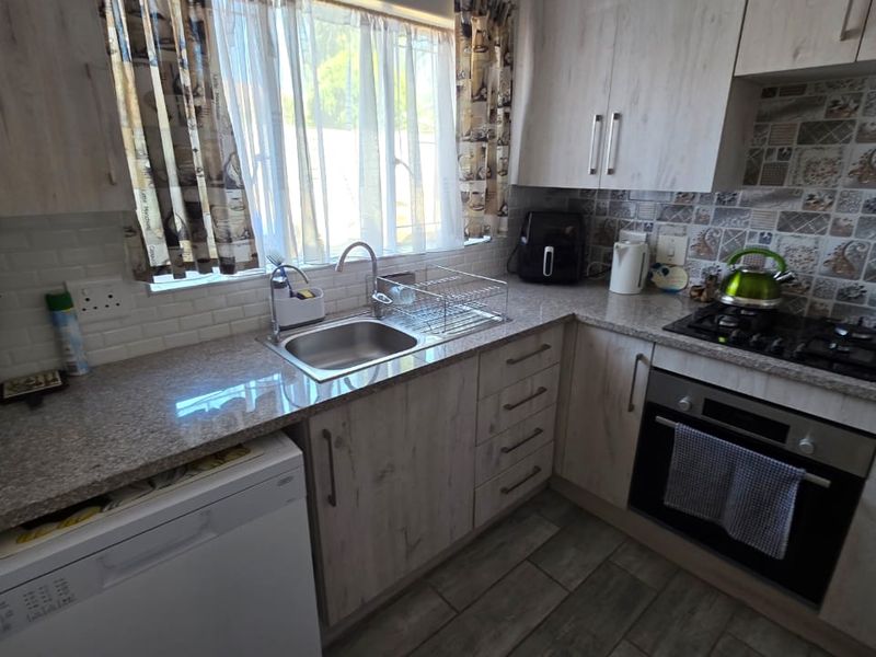 3 Bed 1 Bath Family Home ON OFFER! - Photo 9