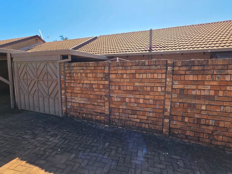3 Bed 1 Bath Family Home ON OFFER! - Photo 3