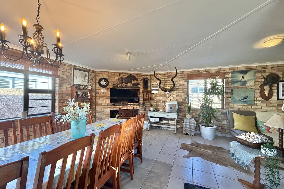Prime Location – Low Maintenance Family Home in Kabeljous - Photo 2