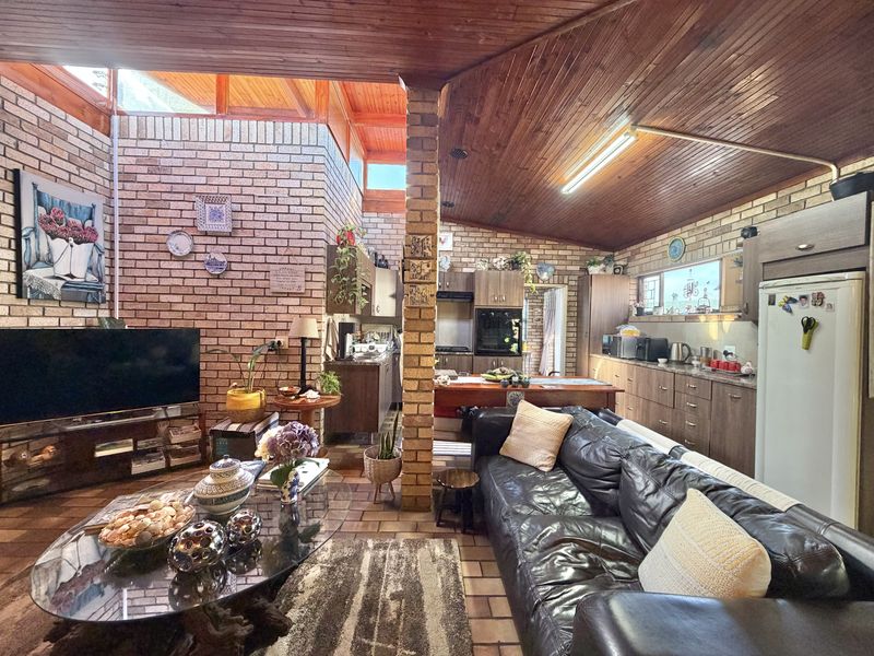 Prime Location – Low Maintenance Family Home in Kabeljous - Photo 6