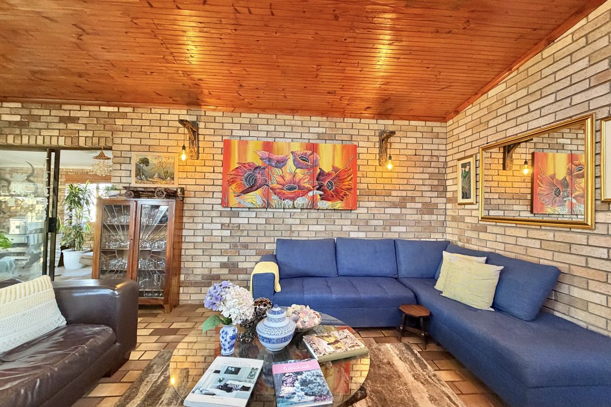 Prime Location – Low Maintenance Family Home in Kabeljous - Photo 4