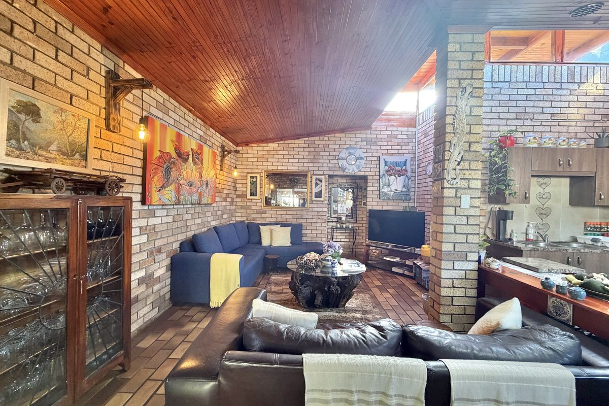 Prime Location – Low Maintenance Family Home in Kabeljous - Photo 5