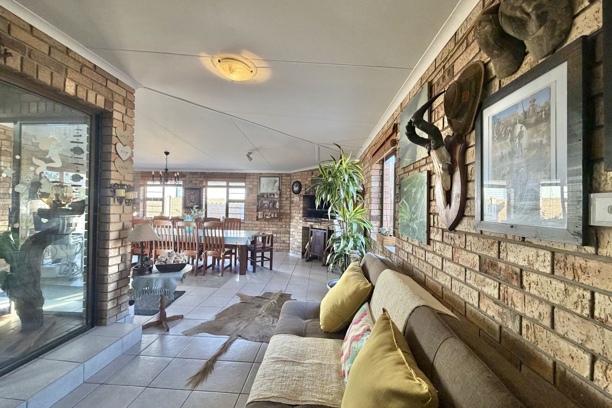 Prime Location – Low Maintenance Family Home in Kabeljous - Photo 3