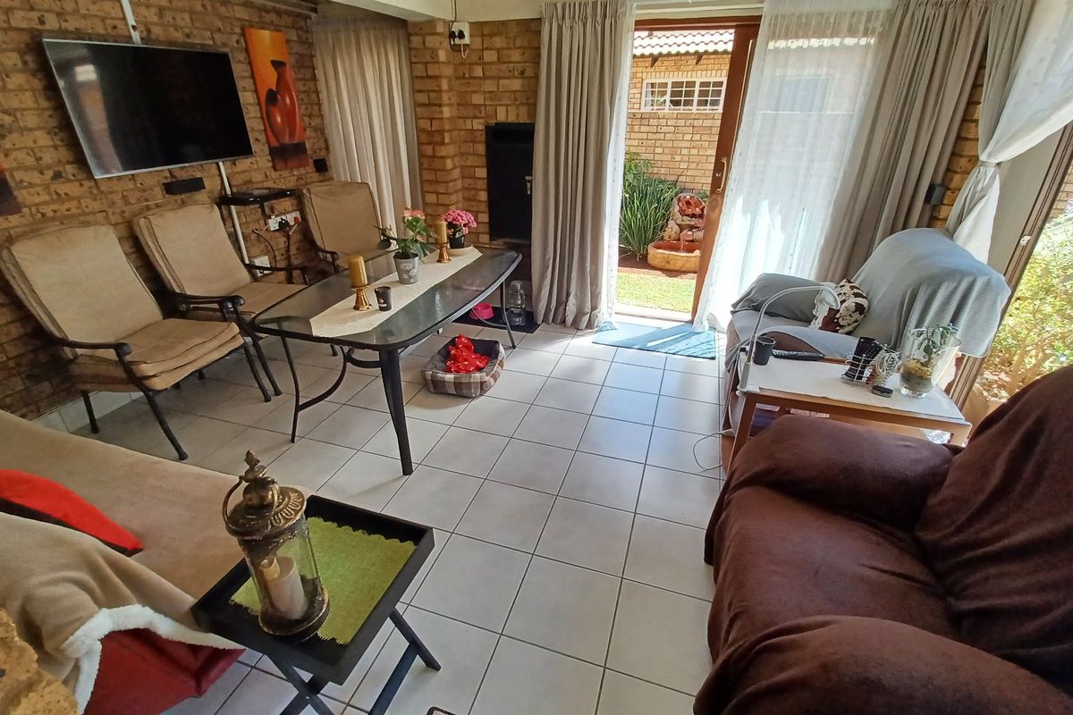 2 Bed 2 Bath Family Home for Sale - Photo 4