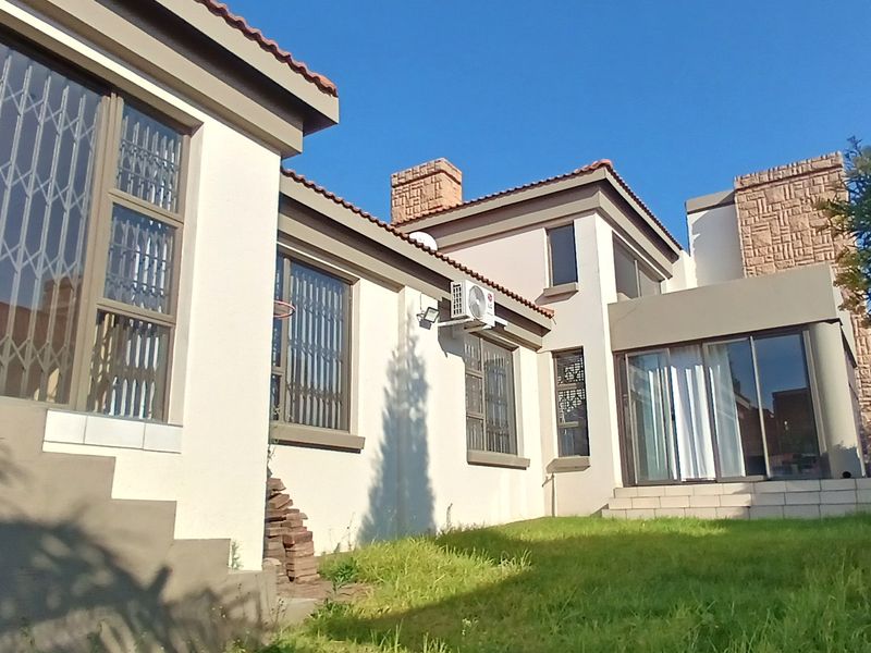 Beautiful property at a great price! - Photo 1