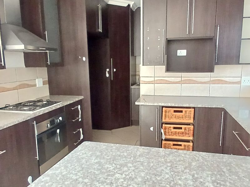 Beautiful property at a great price! - Photo 4